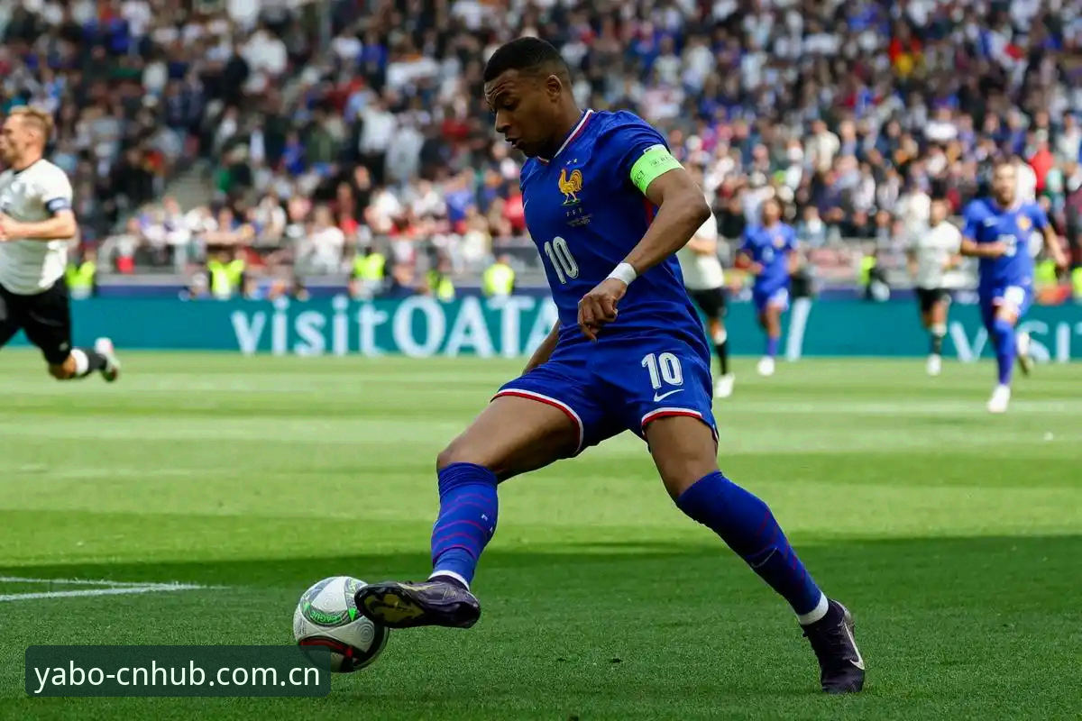 法国3-0完胜伊拉克姆巴佩双响追平克洛泽，世界杯16球历史第二人